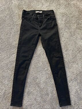 Black Skinny Jeans - Levi’s.